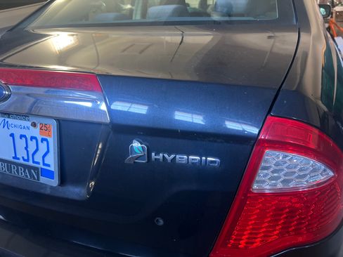 Used 2010 Ford Fusion Hybrid image 2