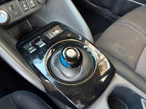 Used 2018 Nissan Leaf SV w/ SV Technology Package image 14