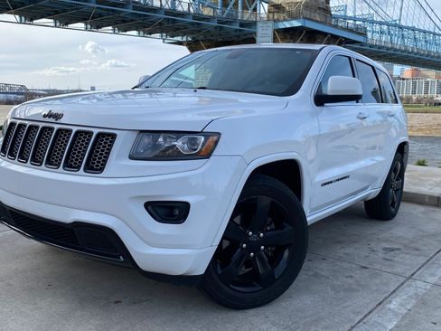 Used 2015 Jeep Grand Cherokee Altitude image 2