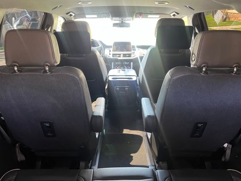 Used 2021 GMC Yukon SLT w/ Rear Media and Nav Package image 10