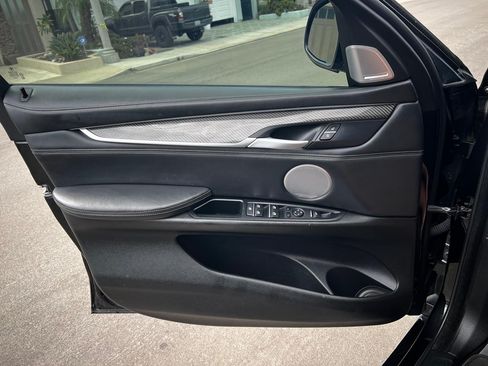 Used 2015 BMW X6 M image 15