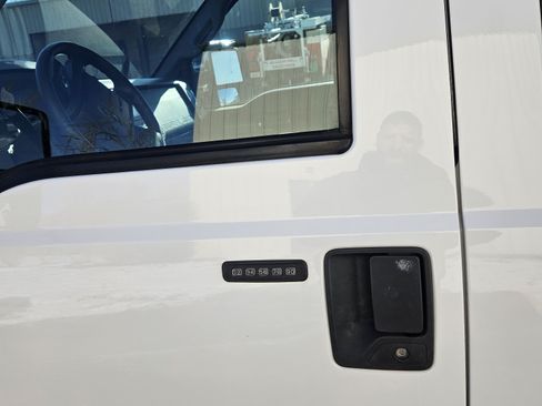 Used 2011 Ford F350 XLT w/ XLT Premium Pkg image 11