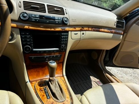 Used 2007 Mercedes-Benz E 350 4MATIC Wagon image 18