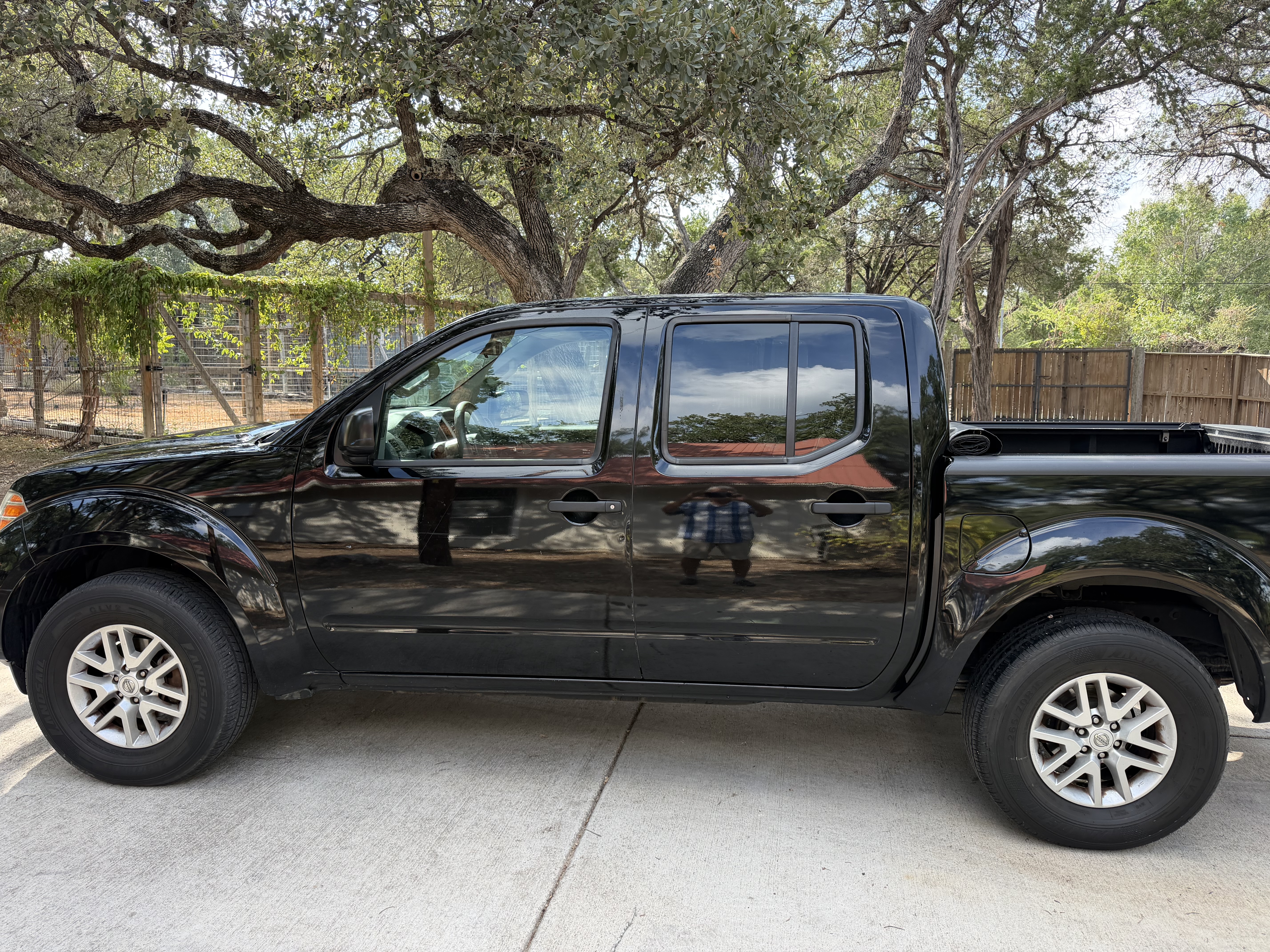 Used 2014 Nissan Frontier SV AWD/4WD image 1