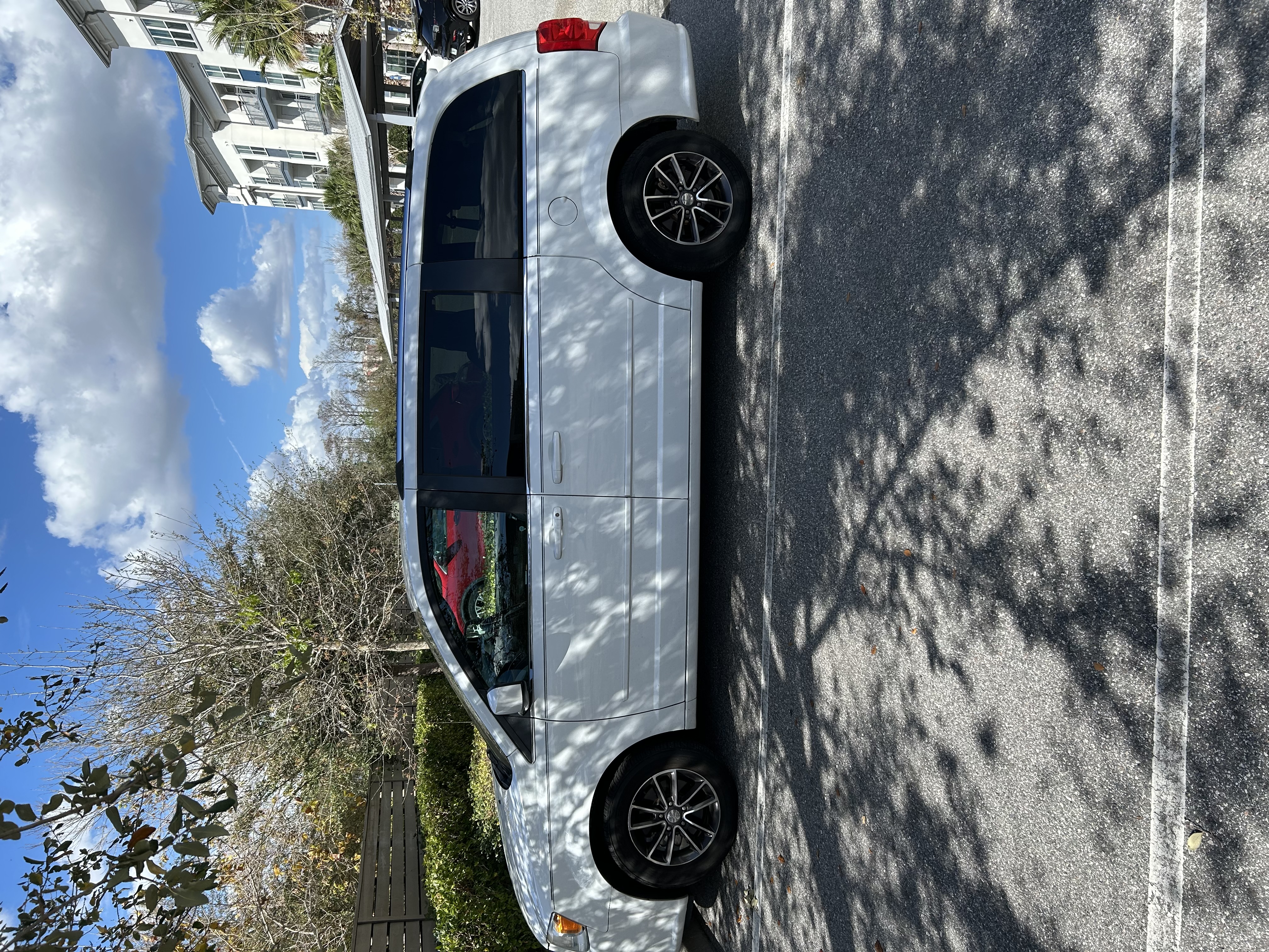 Used 2017 Dodge Grand Caravan SXT FWD image 4
