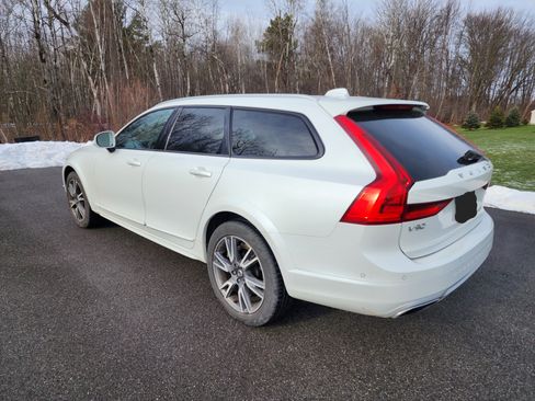 Used 2018 Volvo V90 T6 Cross Country w/ Convenience Package image 4