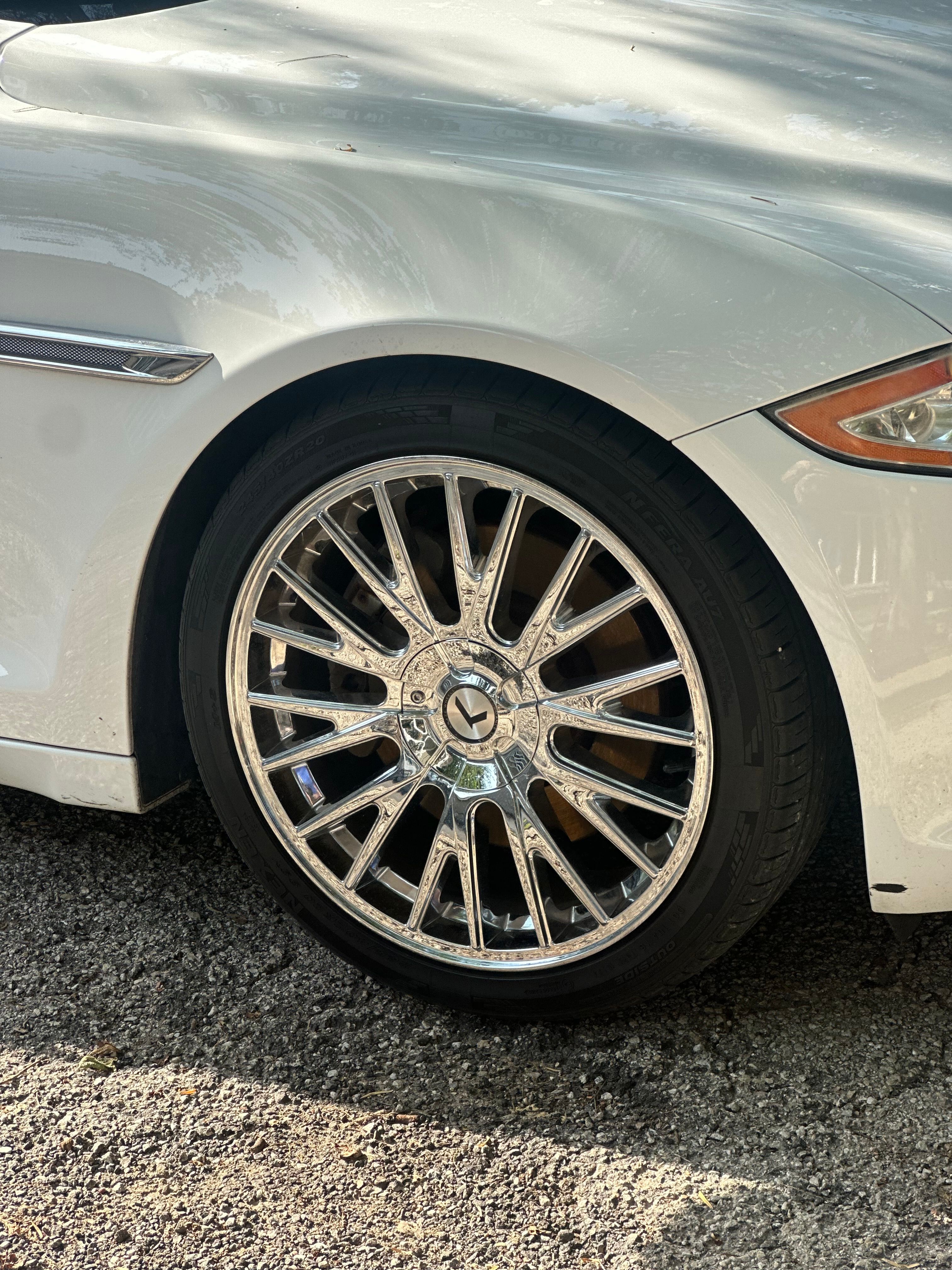 Used 2015 Jaguar XJ L Portfolio RWD image 17