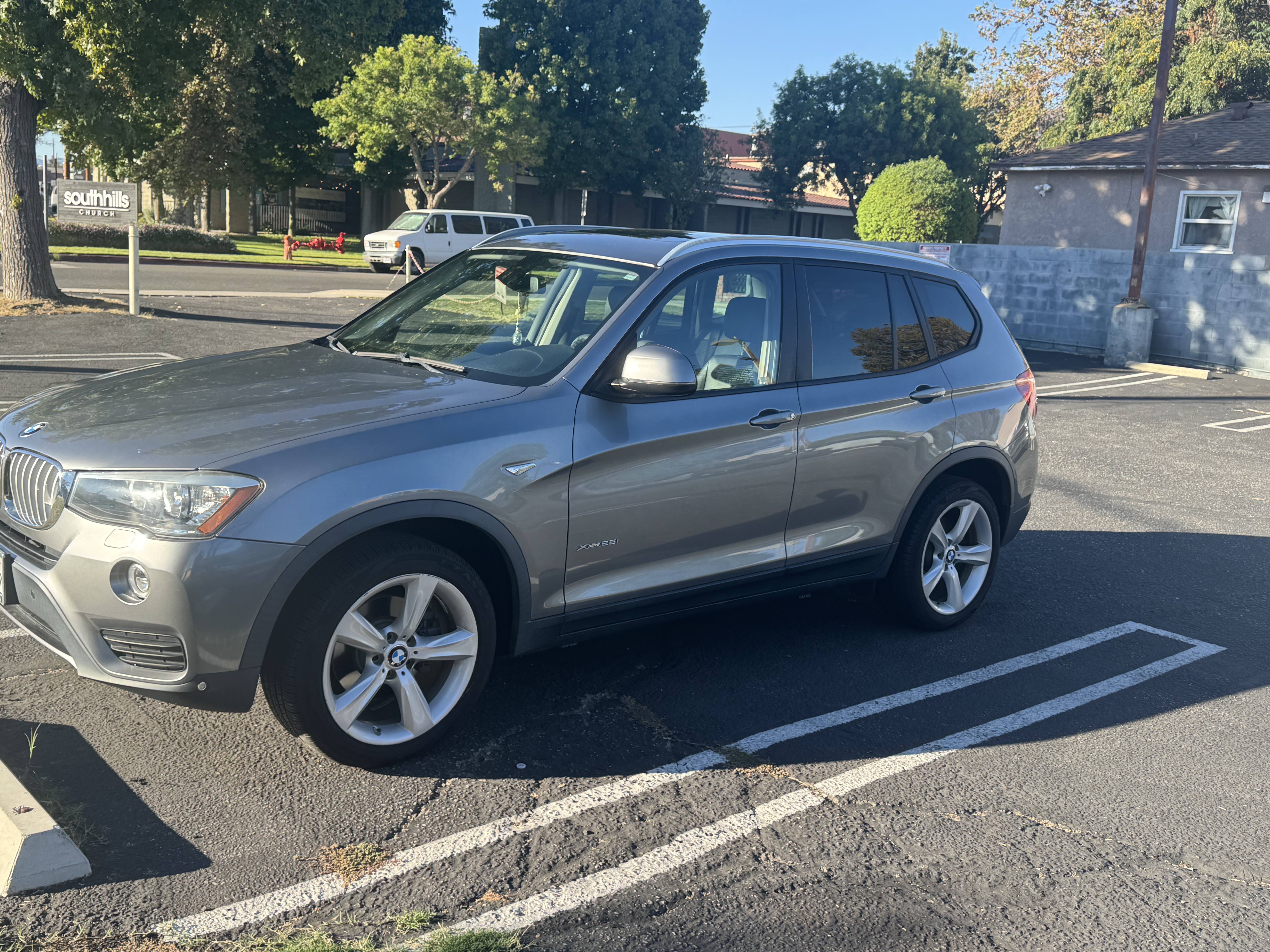 Used 2017 BMW X3 xDrive28i AWD/4WD image 2