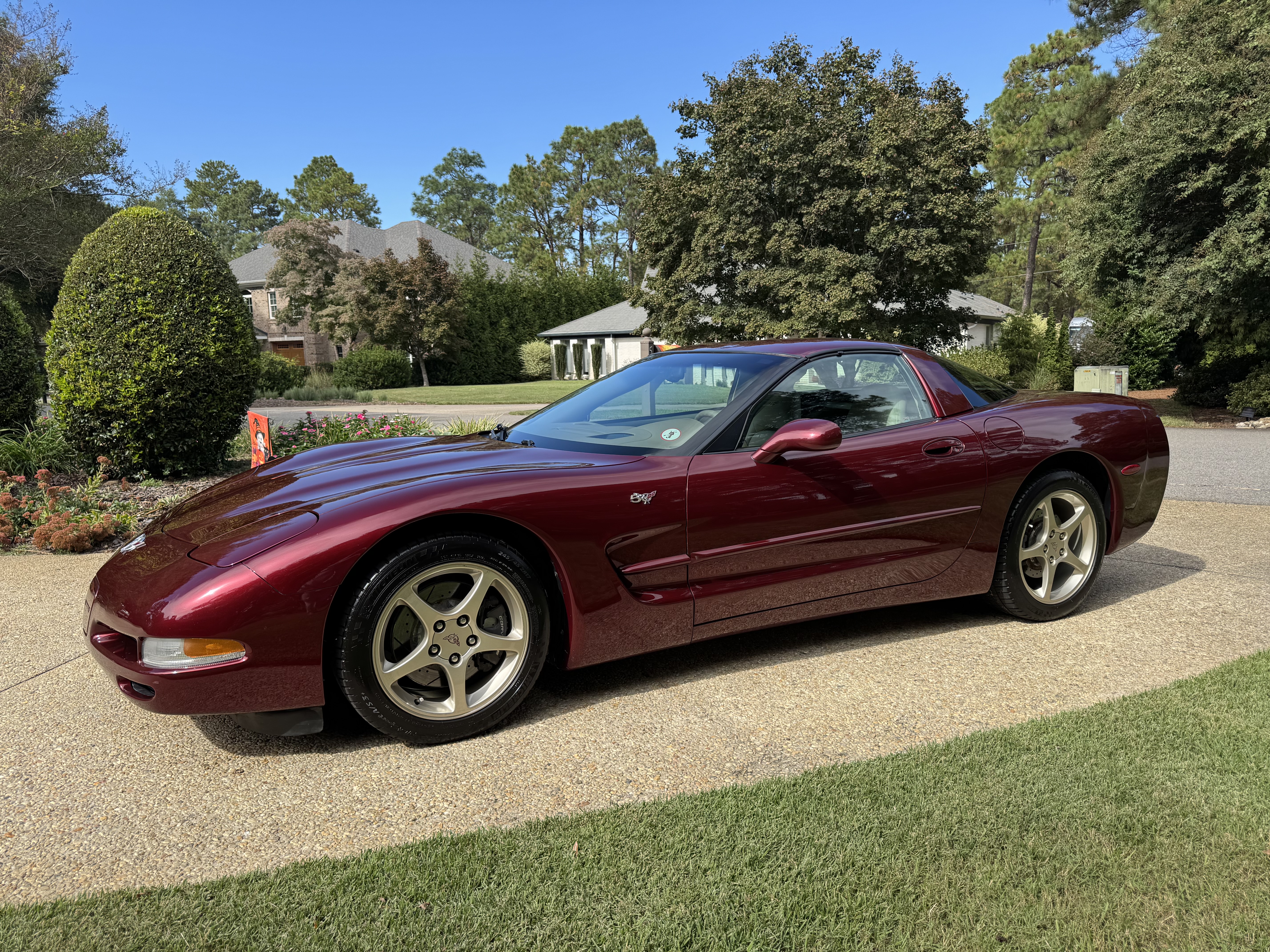 Used 2003 Chevrolet Corvette Coupe w/ Preferred Equipment Group RWD image 2