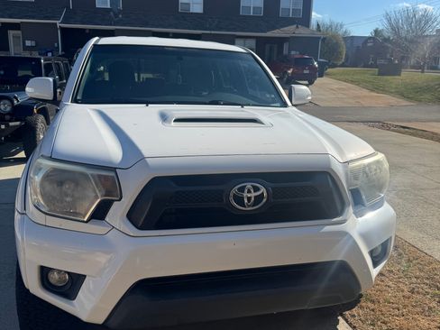 Used 2015 Toyota Tacoma Pickup 4D 5 ft image 1