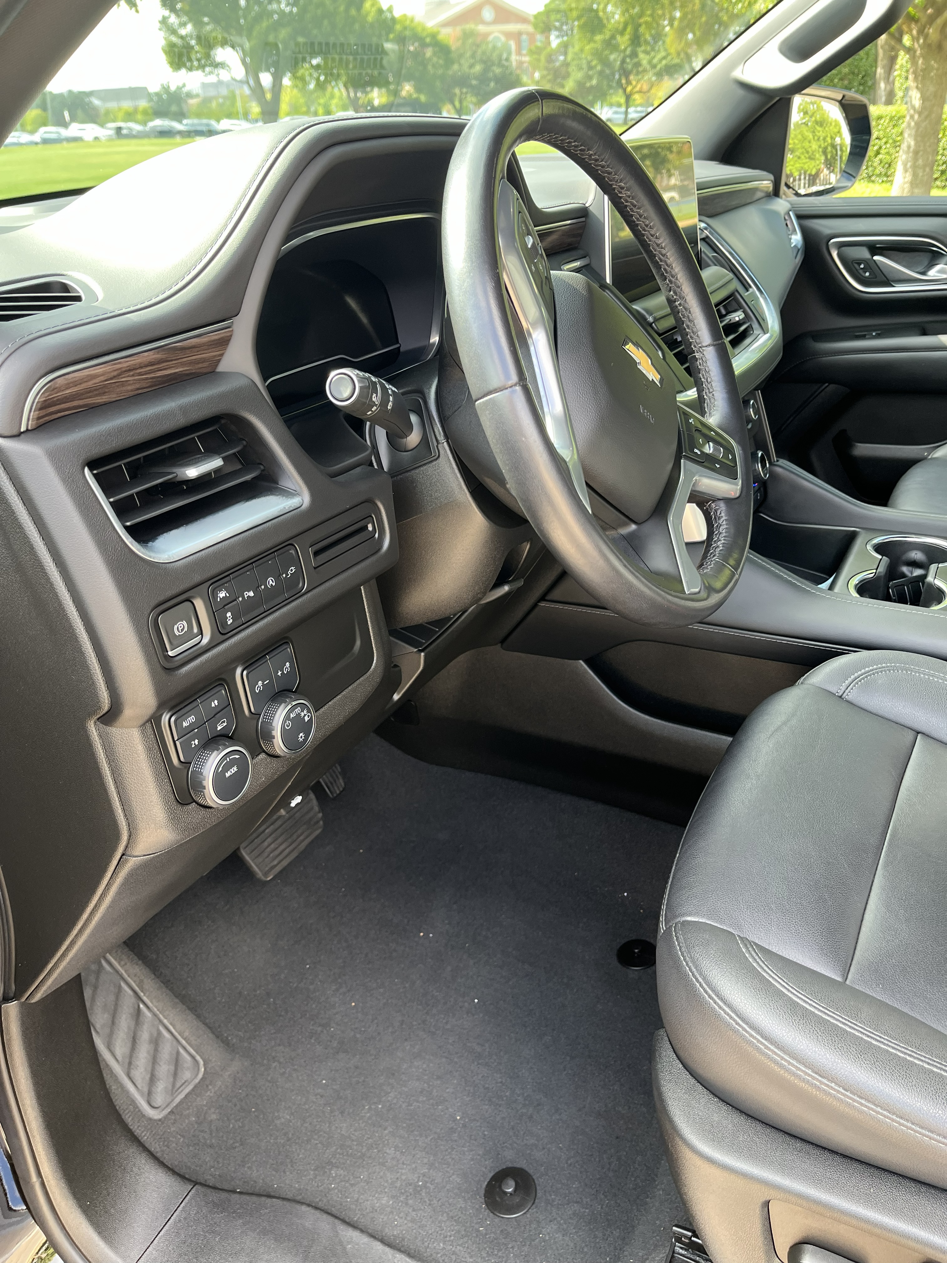 Used 2022 Chevrolet Suburban LT AWD/4WD image 23