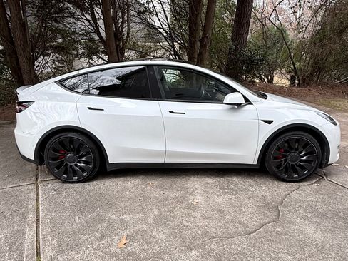 Used 2022 Tesla Model Y Performance image 16