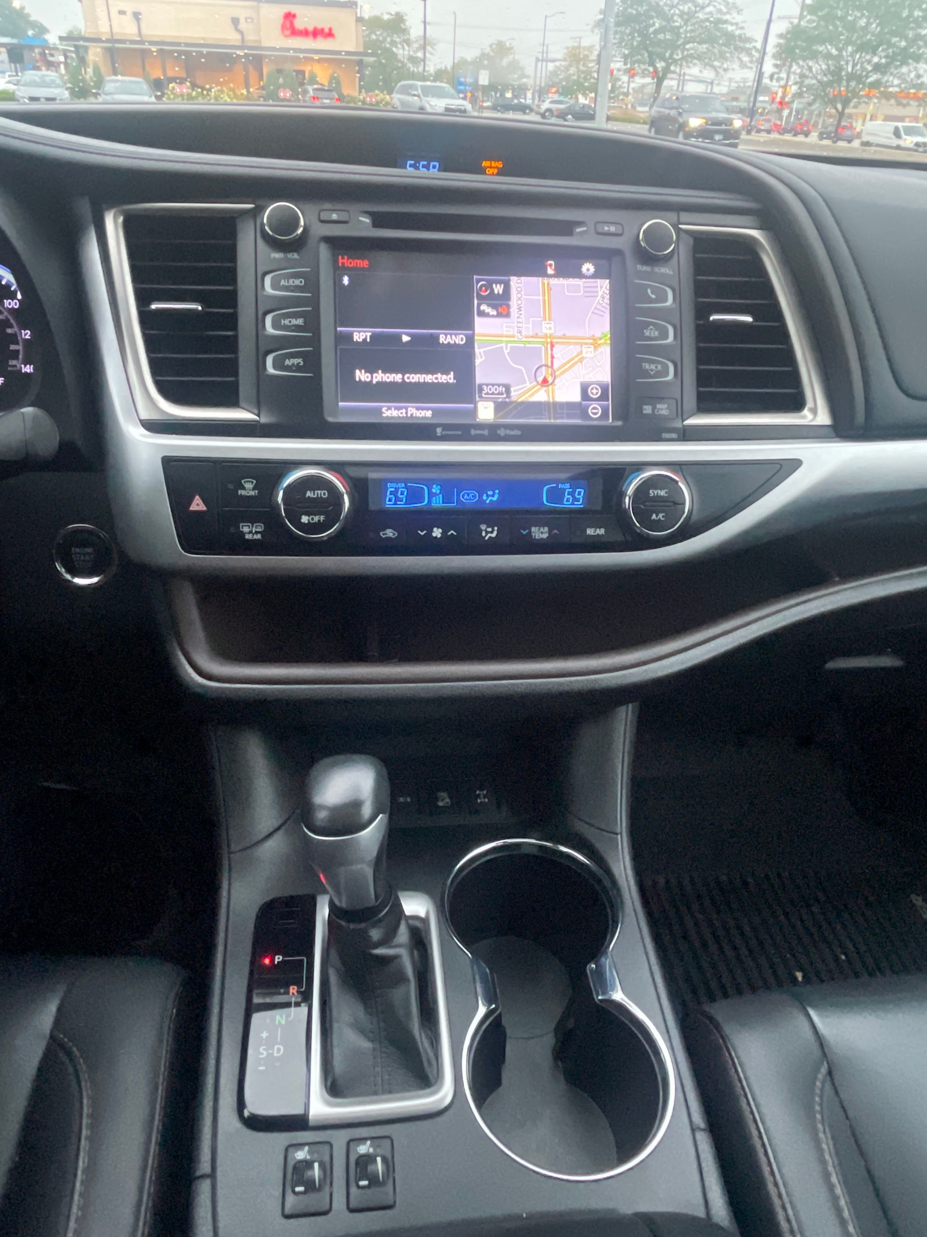 Used 2019 Toyota Highlander XLE AWD/4WD image 9