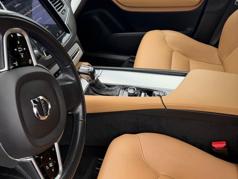 Used 2018 Volvo XC90 T6 Momentum w/ Convenience Package image 4