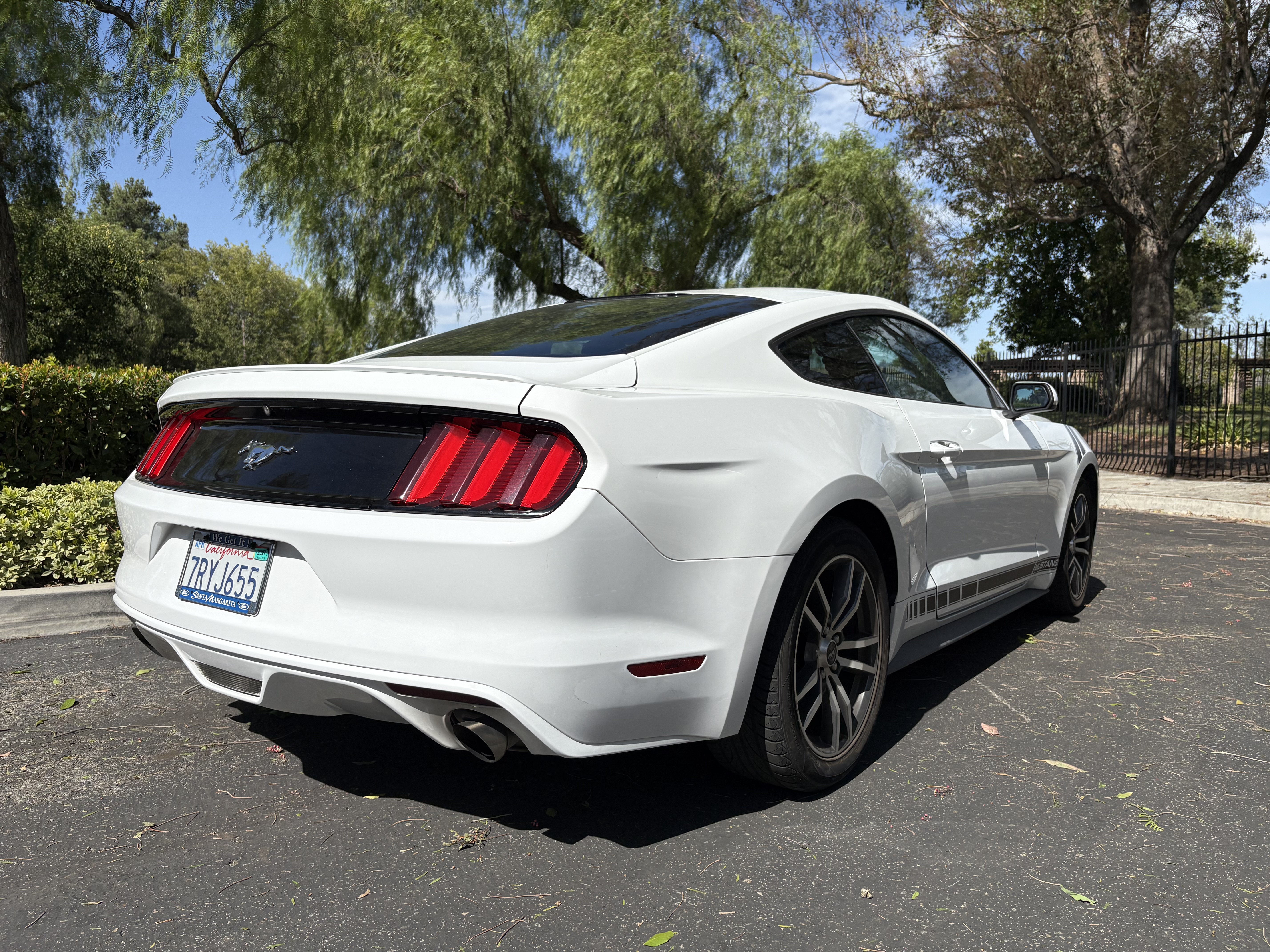 Used 2016 Ford Mustang Coupe RWD image 9