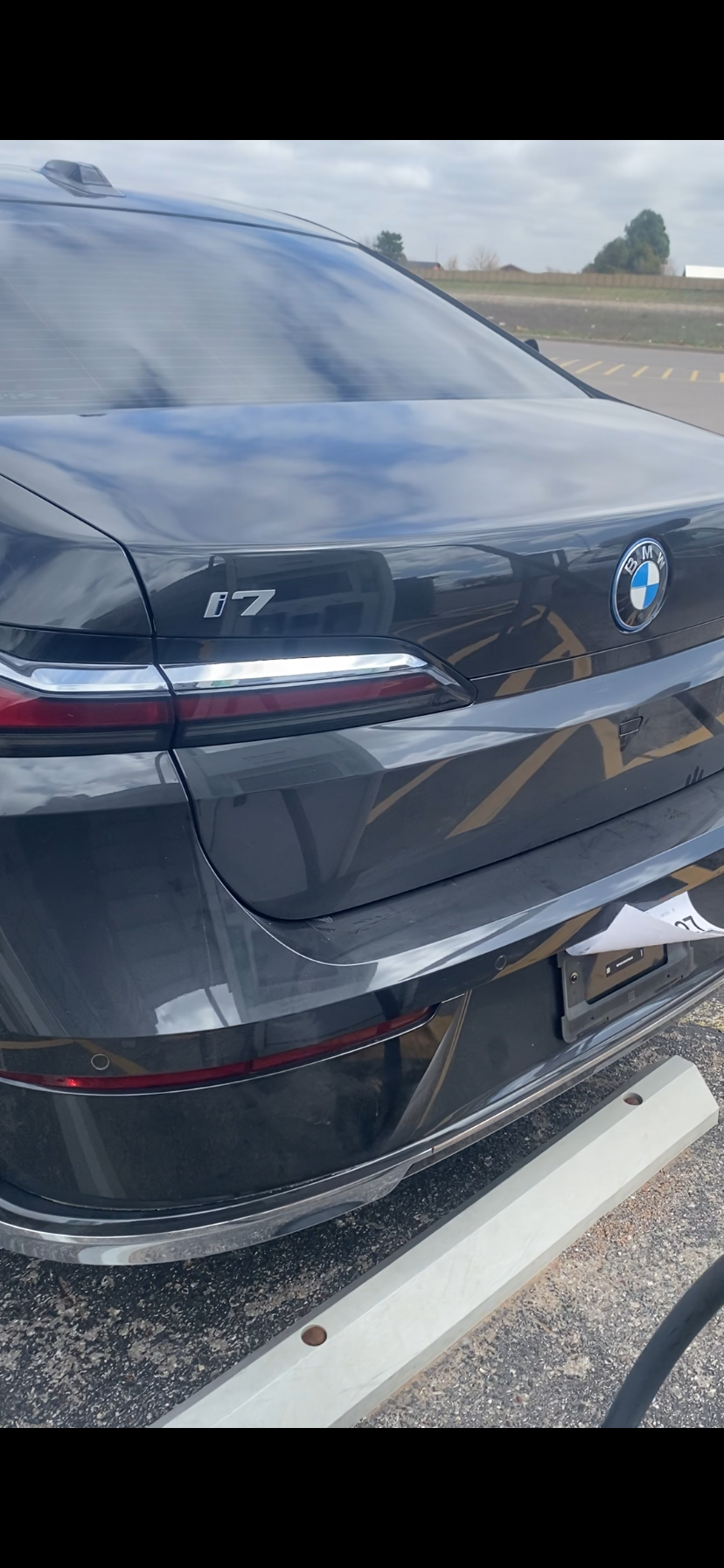 Used 2024 BMW i7 xDrive60 w/ Premium Package AWD/4WD image 14