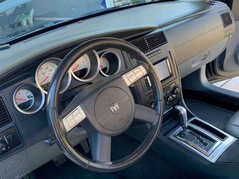 Used 2005 Dodge Magnum R/T w/ Convenience Group II image 2