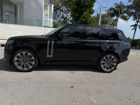 Used 2024 Land Rover Range Rover SE AWD/4WD image 8