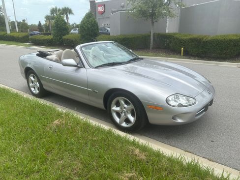 Used 2000 Jaguar XK8 Convertible image 6