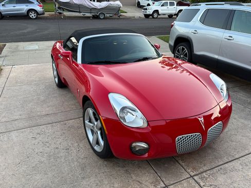 Used 2006 Pontiac Solstice Convertible 2D w/ Premium Package image 8
