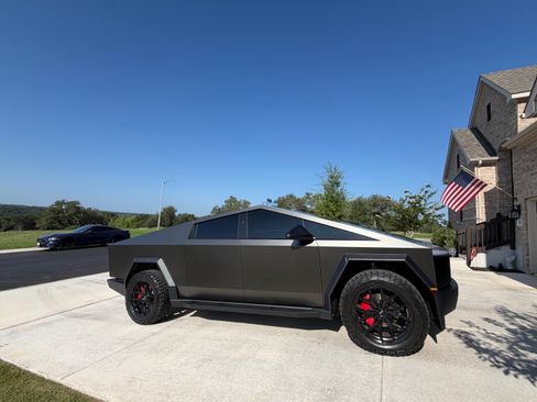 Used 2026 Tesla Cybertruck Cyberbeast AWD/4WD image 2