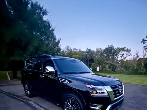 Used 2023 Nissan Armada Platinum w/ Cargo Package RWD image 10