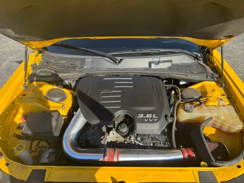 Used 2018 Dodge Challenger SXT image 8