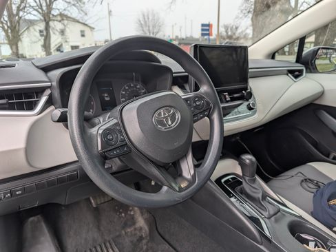 Used 2023 Toyota Corolla LE image 12