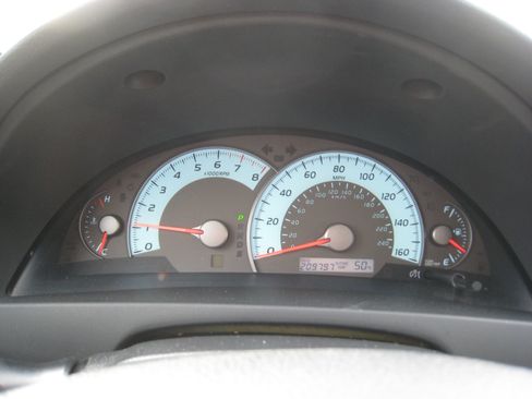 Used 2011 Toyota Camry SE w/ SE/XLE Extra-Value Pkg image 14