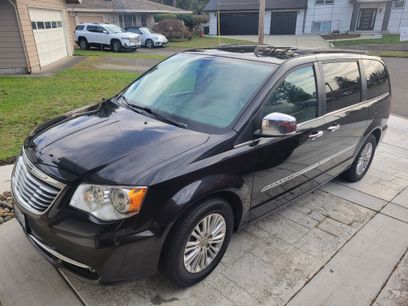 Used 2015 Chrysler Town & Country Touring-L w/ Trailer Tow Group