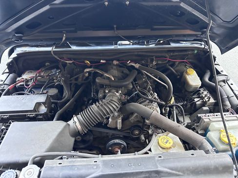 Used 2010 Jeep Wrangler Unlimited Sport image 11