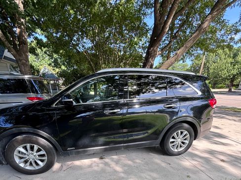 Used 2016 Kia Sorento AWD image 2