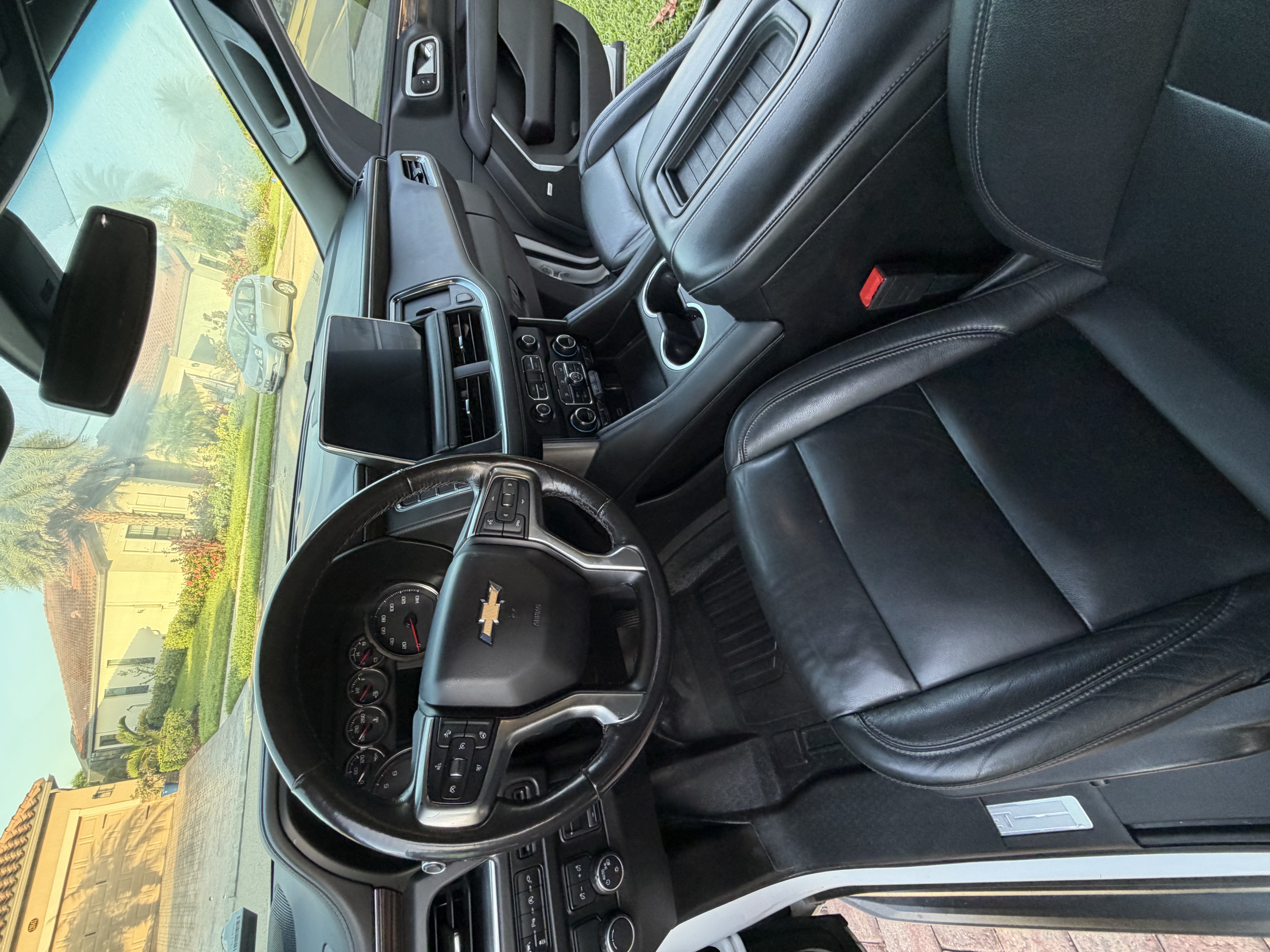 Used 2021 Chevrolet Suburban LT w/ LT Signature Package RWD image 12