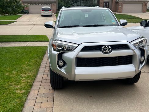 Used 2014 Toyota 4Runner SR5 image 2