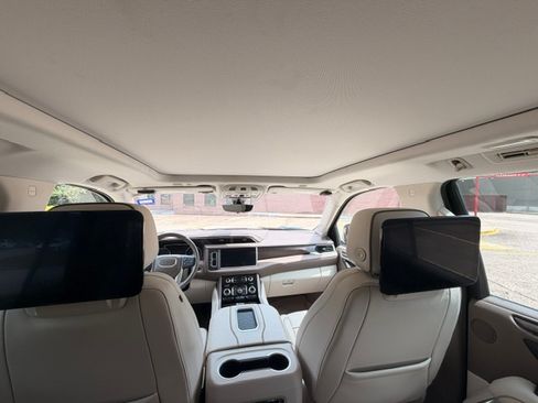 Used 2021 GMC Yukon Denali w/ Denali Premium Package RWD image 8