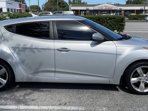 Used 2015 Hyundai Veloster image 8