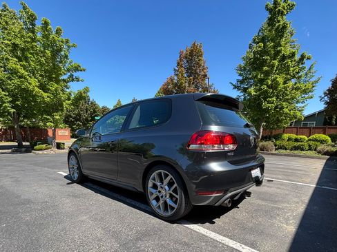 Used 2013 Volkswagen Golf 2-Door FWD image 2