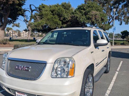 Used 2013 GMC Yukon Denali image 4