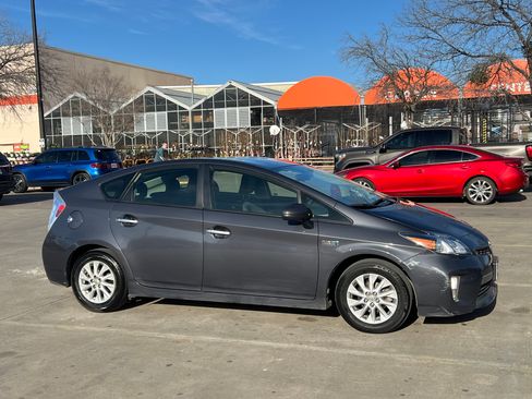 Used 2014 Toyota Prius Prime Plug-In Hybrid image 28