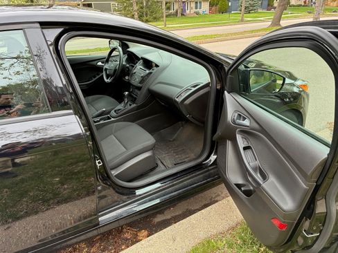 Used 2016 Ford Focus SE w/ SE Sport Package FWD image 13