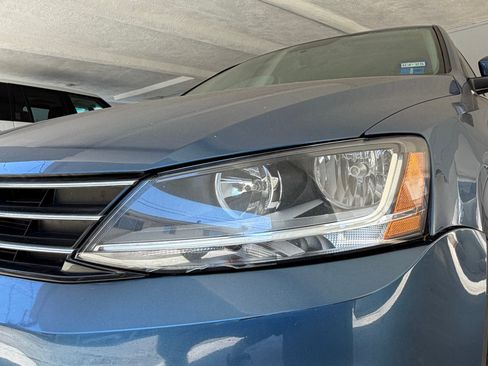 Used 2017 Volkswagen Jetta SE FWD image 13