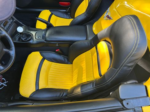 Used 2003 Chevrolet Corvette Convertible w/ Preferred Equipment Group1 image 19