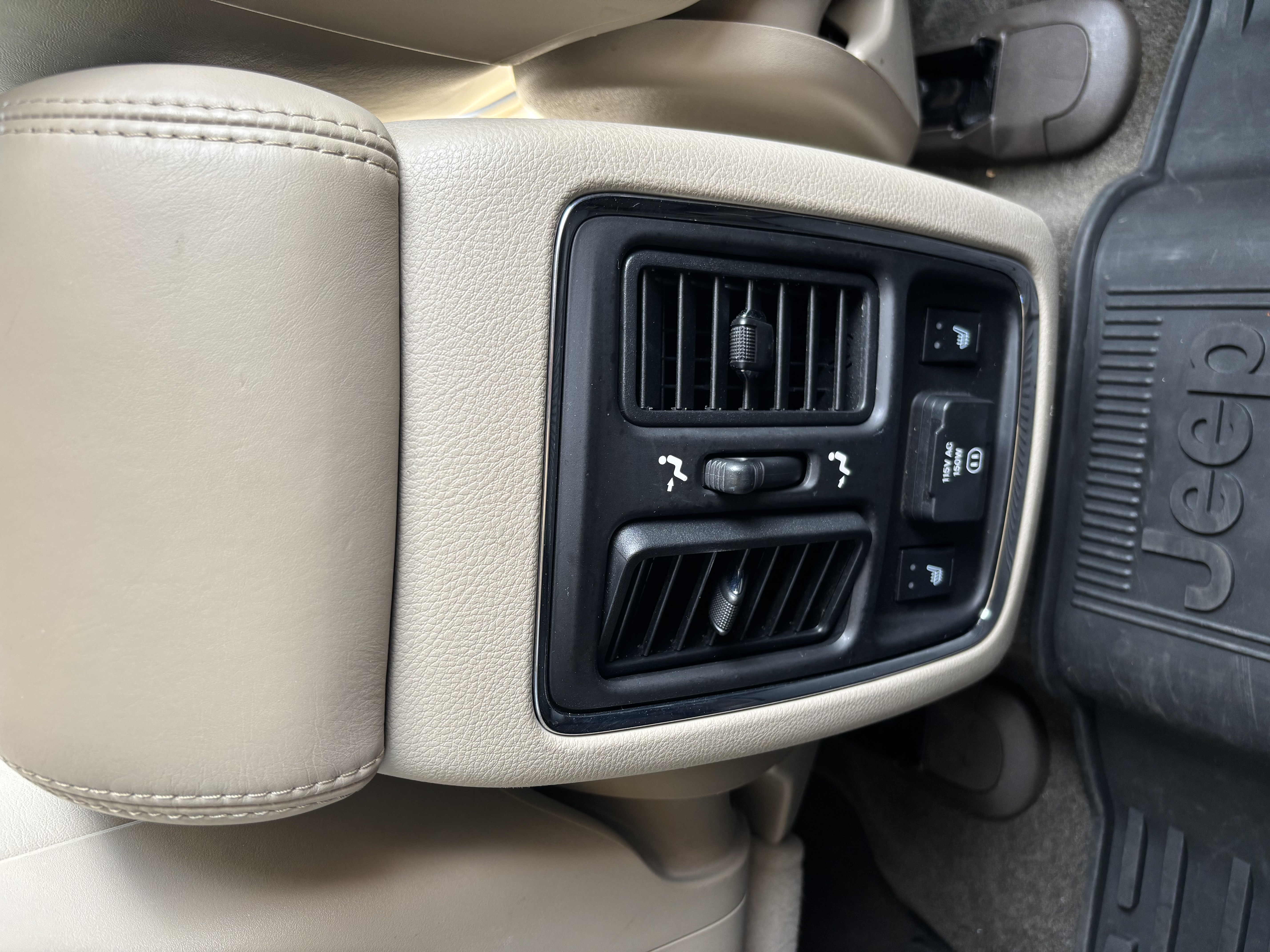 Used 2011 Jeep Grand Cherokee Overland RWD image 14