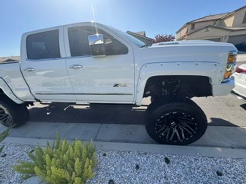 Used 2018 Chevrolet Silverado 2500 LTZ w/ Duramax Plus Package AWD/4WD image 15