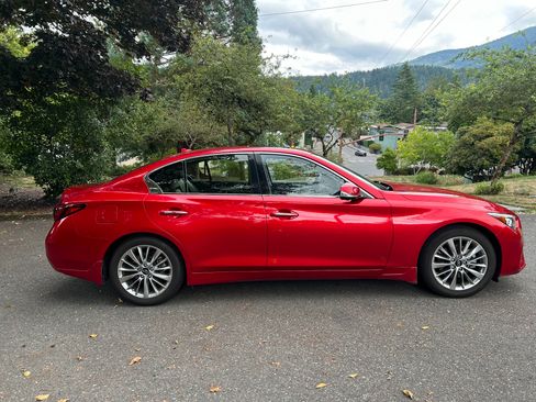 Used 2021 INFINITI Q50 Luxe w/ Cargo Package RWD image 9