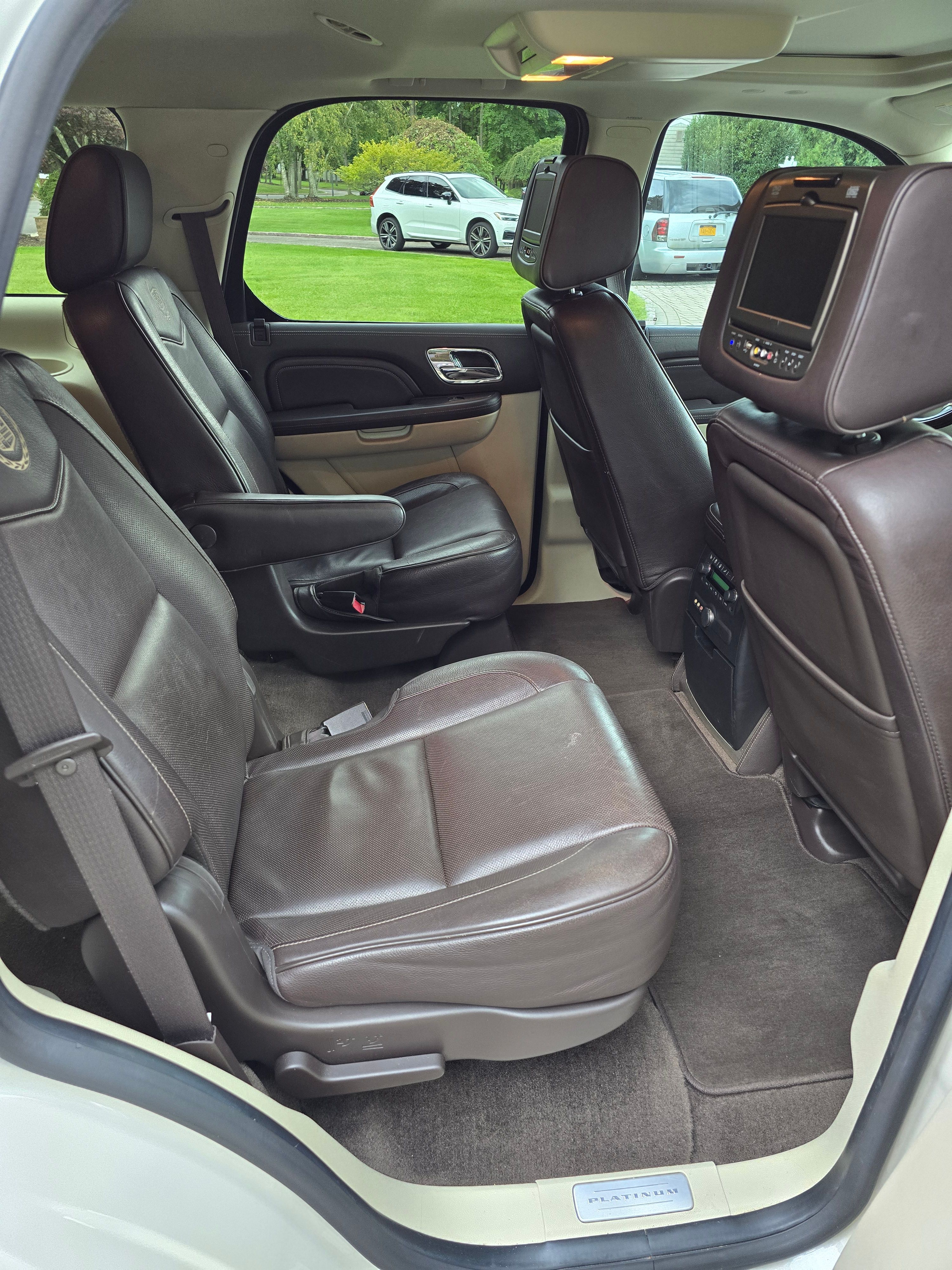 Used 2014 Cadillac Escalade Platinum AWD/4WD image 20