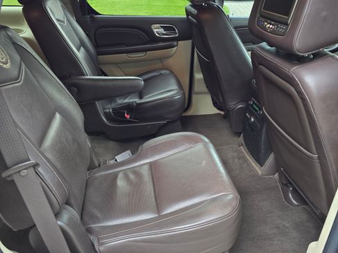 Used 2014 Cadillac Escalade Platinum AWD/4WD image 20
