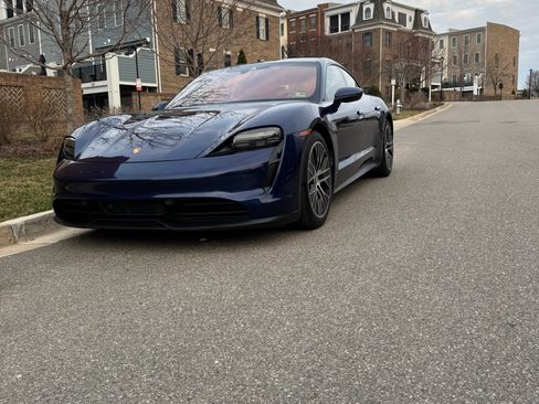 Used 2021 Porsche Taycan image 4