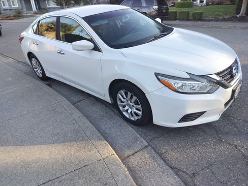 Used 2016 Nissan Altima 2.5 S w/ Power Driver Seat Package image 9