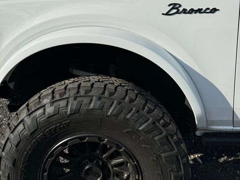 Used 2023 Ford Bronco Wildtrak image 10